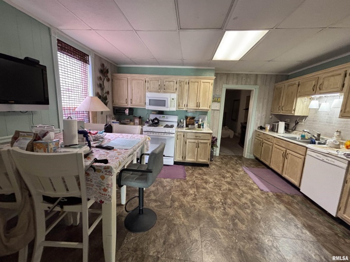 203 4TH Street, Brookport, Illinois 62910, 3 Bedrooms Bedrooms, 0 ,2 BathroomsBathrooms,Residential,For Sale,4TH,0,RMAEB459743