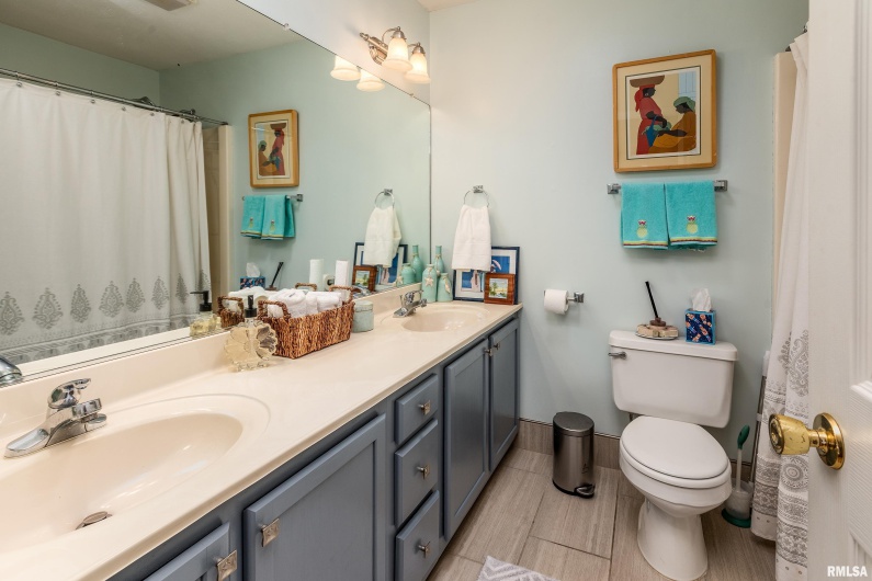 616 SURREY Lane, Carbondale, Illinois 62901, 4 Bedrooms Bedrooms, 0 ,2 BathroomsBathrooms,Residential,For Sale,SURREY,0,RMAEB459746