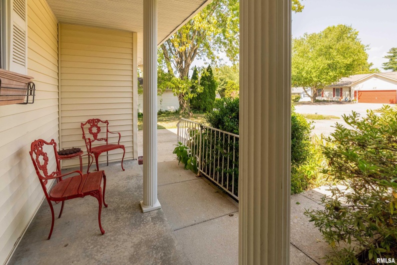 616 SURREY Lane, Carbondale, Illinois 62901, 4 Bedrooms Bedrooms, 0 ,2 BathroomsBathrooms,Residential,For Sale,SURREY,0,RMAEB459746