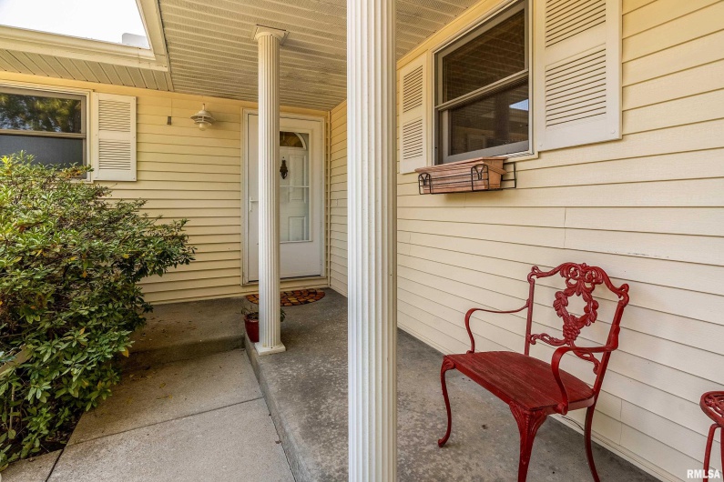 616 SURREY Lane, Carbondale, Illinois 62901, 4 Bedrooms Bedrooms, 0 ,2 BathroomsBathrooms,Residential,For Sale,SURREY,0,RMAEB459746