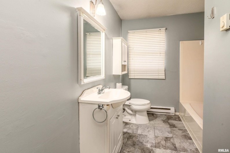 14141 Jeffery Mine Road, Johnston City, Illinois 62951, 3 Bedrooms Bedrooms, 0 ,1 BathroomBathrooms,Residential,For Sale,Jeffery Mine,0,RMAEB459752