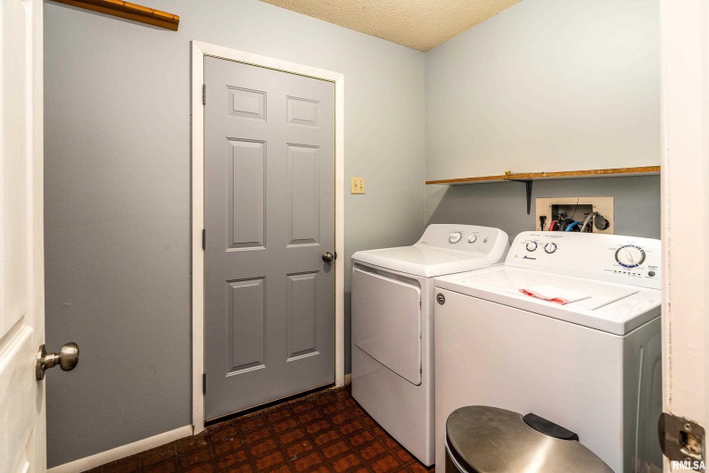 14141 Jeffery Mine Road, Johnston City, Illinois 62951, 3 Bedrooms Bedrooms, 0 ,1 BathroomBathrooms,Residential,For Sale,Jeffery Mine,0,RMAEB459752