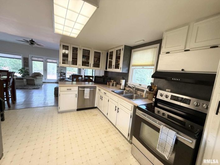 6584 GRAND Avenue, Carterville, Illinois 62918, 2 Bedrooms Bedrooms, 0 ,1 BathroomBathrooms,Residential,For Sale,GRAND,0,RMAQC4267423