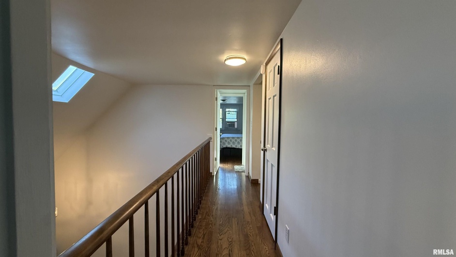 300 GLENVIEW Drive, Carbondale, Illinois 62901, 4 Bedrooms Bedrooms, 0 ,3 BathroomsBathrooms,Residential,For Sale,GLENVIEW,0,RMAQC4267427