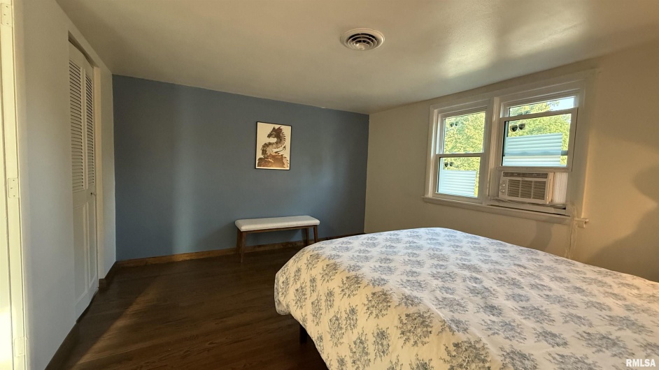 300 GLENVIEW Drive, Carbondale, Illinois 62901, 4 Bedrooms Bedrooms, 0 ,3 BathroomsBathrooms,Residential,For Sale,GLENVIEW,0,RMAQC4267427