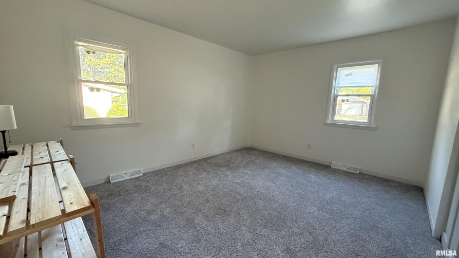 300 GLENVIEW Drive, Carbondale, Illinois 62901, 4 Bedrooms Bedrooms, 0 ,3 BathroomsBathrooms,Residential,For Sale,GLENVIEW,0,RMAQC4267427