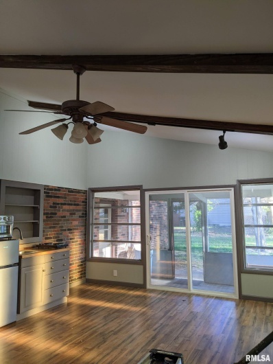 300 GLENVIEW Drive, Carbondale, Illinois 62901, 4 Bedrooms Bedrooms, 0 ,3 BathroomsBathrooms,Residential,For Sale,GLENVIEW,0,RMAQC4267427