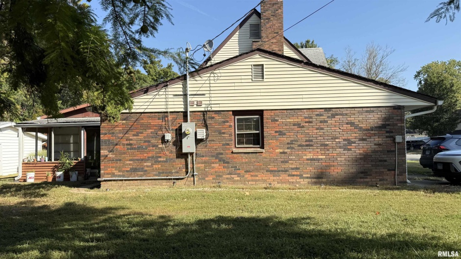 300 GLENVIEW Drive, Carbondale, Illinois 62901, 4 Bedrooms Bedrooms, 0 ,3 BathroomsBathrooms,Residential,For Sale,GLENVIEW,0,RMAQC4267427