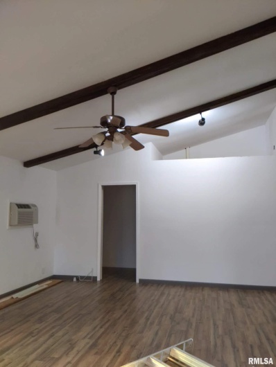 300 GLENVIEW Drive, Carbondale, Illinois 62901, 4 Bedrooms Bedrooms, 0 ,3 BathroomsBathrooms,Residential,For Sale,GLENVIEW,0,RMAQC4267427