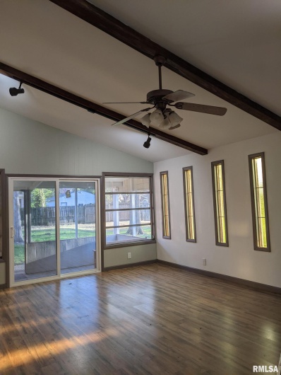 300 GLENVIEW Drive, Carbondale, Illinois 62901, 4 Bedrooms Bedrooms, 0 ,3 BathroomsBathrooms,Residential,For Sale,GLENVIEW,0,RMAQC4267427