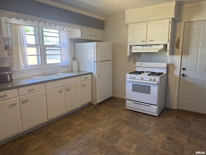 404 CARTER Street, Marion, Illinois 62959, 2 Bedrooms Bedrooms, 0 ,1 BathroomBathrooms,Residential,For Sale,CARTER,0,RMAQC4267428
