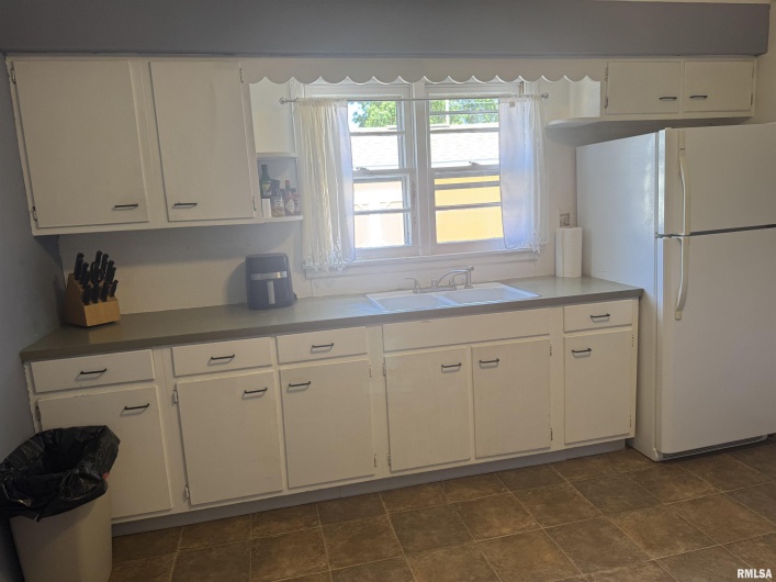 404 CARTER Street, Marion, Illinois 62959, 2 Bedrooms Bedrooms, 0 ,1 BathroomBathrooms,Residential,For Sale,CARTER,0,RMAQC4267428