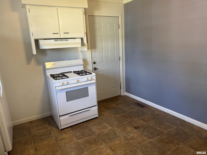 404 CARTER Street, Marion, Illinois 62959, 2 Bedrooms Bedrooms, 0 ,1 BathroomBathrooms,Residential,For Sale,CARTER,0,RMAQC4267428