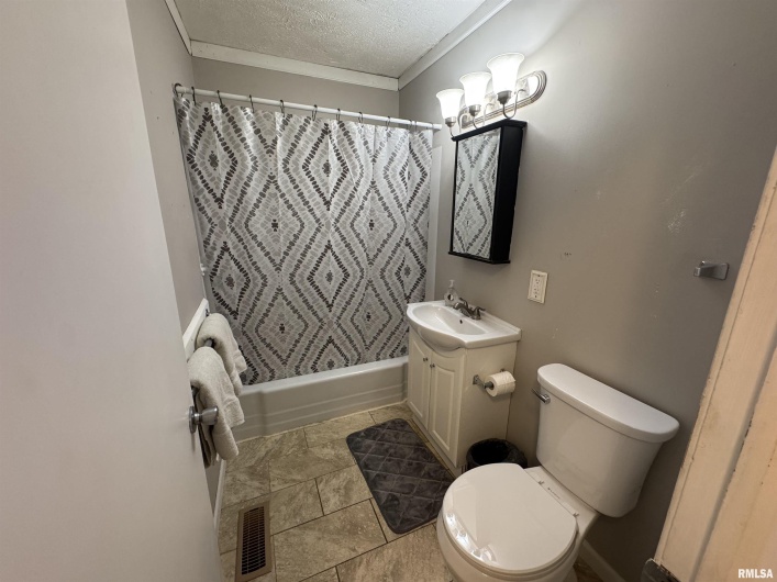 404 CARTER Street, Marion, Illinois 62959, 2 Bedrooms Bedrooms, 0 ,1 BathroomBathrooms,Residential,For Sale,CARTER,0,RMAQC4267428