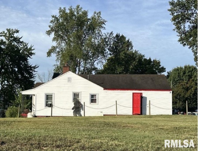 557 3RD Street, Rosiclare, Illinois 62982, 2 Bedrooms Bedrooms, 0 ,1 BathroomBathrooms,Residential,For Sale,3RD,0,RMAEB459758