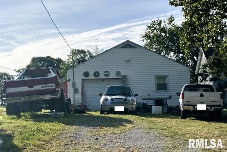557 3RD Street, Rosiclare, Illinois 62982, 2 Bedrooms Bedrooms, 0 ,1 BathroomBathrooms,Residential,For Sale,3RD,0,RMAEB459758