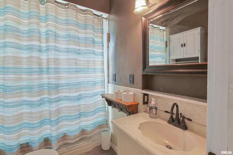 111 GRAND Avenue, Anna, Illinois 62906, 3 Bedrooms Bedrooms, 0 ,2 BathroomsBathrooms,Residential,For Sale,GRAND,0,RMAEB459761