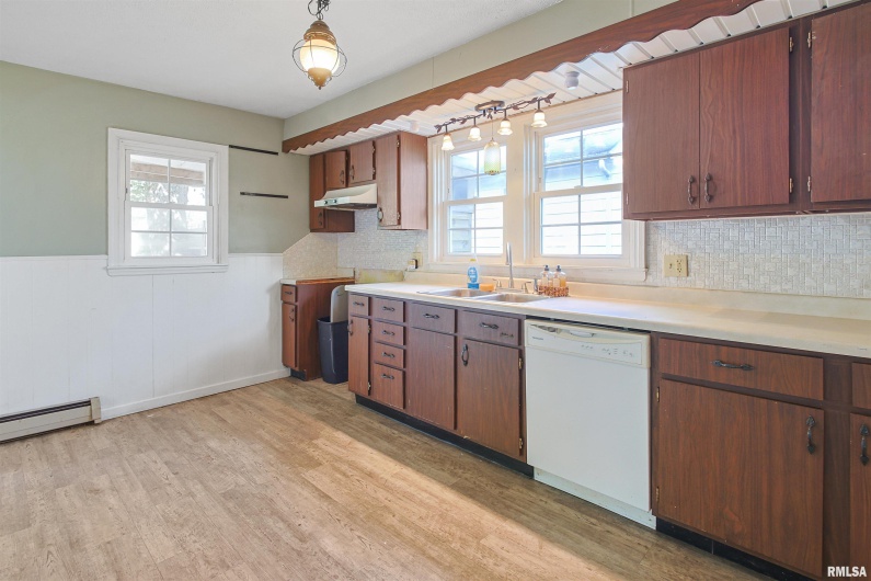 111 GRAND Avenue, Anna, Illinois 62906, 3 Bedrooms Bedrooms, 0 ,2 BathroomsBathrooms,Residential,For Sale,GRAND,0,RMAEB459761