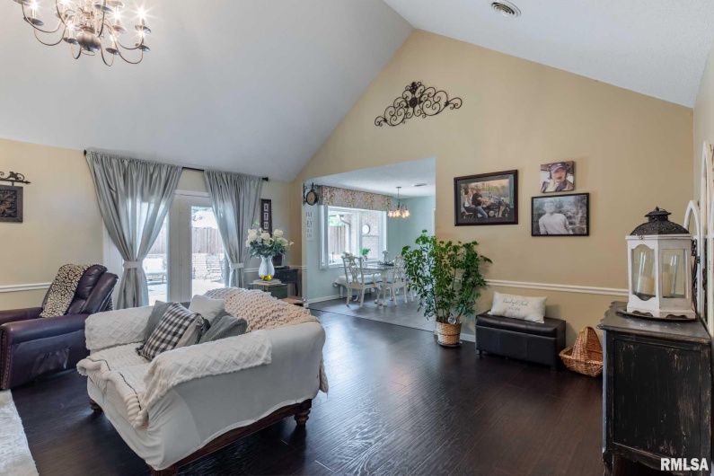 1600 LISA Lane, Marion, Illinois 62959, 4 Bedrooms Bedrooms, 0 ,3 BathroomsBathrooms,Residential,For Sale,LISA,0,RMAQC4267451