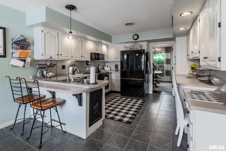 1600 LISA Lane, Marion, Illinois 62959, 4 Bedrooms Bedrooms, 0 ,3 BathroomsBathrooms,Residential,For Sale,LISA,0,RMAQC4267451