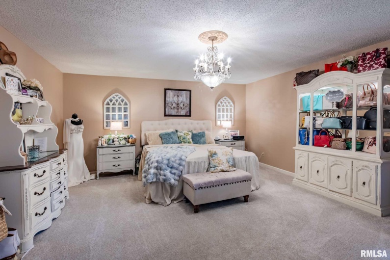 1600 LISA Lane, Marion, Illinois 62959, 4 Bedrooms Bedrooms, 0 ,3 BathroomsBathrooms,Residential,For Sale,LISA,0,RMAQC4267451
