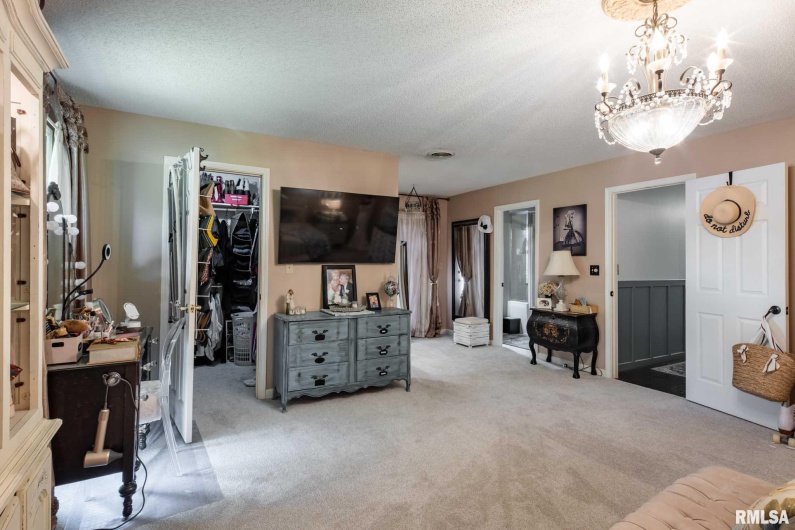 1600 LISA Lane, Marion, Illinois 62959, 4 Bedrooms Bedrooms, 0 ,3 BathroomsBathrooms,Residential,For Sale,LISA,0,RMAQC4267451