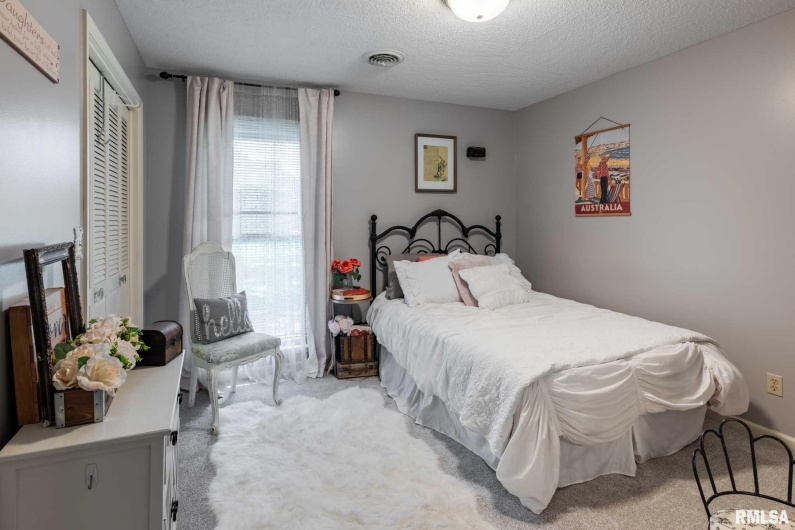 1600 LISA Lane, Marion, Illinois 62959, 4 Bedrooms Bedrooms, 0 ,3 BathroomsBathrooms,Residential,For Sale,LISA,0,RMAQC4267451