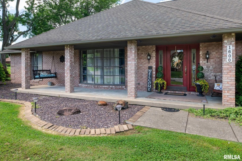1600 LISA Lane, Marion, Illinois 62959, 4 Bedrooms Bedrooms, 0 ,3 BathroomsBathrooms,Residential,For Sale,LISA,0,RMAQC4267451