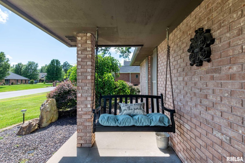 1600 LISA Lane, Marion, Illinois 62959, 4 Bedrooms Bedrooms, 0 ,3 BathroomsBathrooms,Residential,For Sale,LISA,0,RMAQC4267451