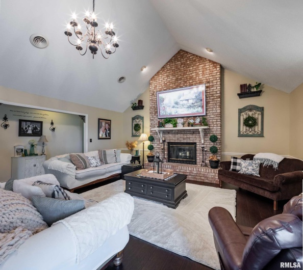 1600 LISA Lane, Marion, Illinois 62959, 4 Bedrooms Bedrooms, 0 ,3 BathroomsBathrooms,Residential,For Sale,LISA,0,RMAQC4267451