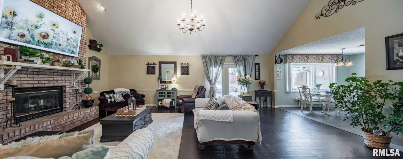 1600 LISA Lane, Marion, Illinois 62959, 4 Bedrooms Bedrooms, 0 ,3 BathroomsBathrooms,Residential,For Sale,LISA,0,RMAQC4267451