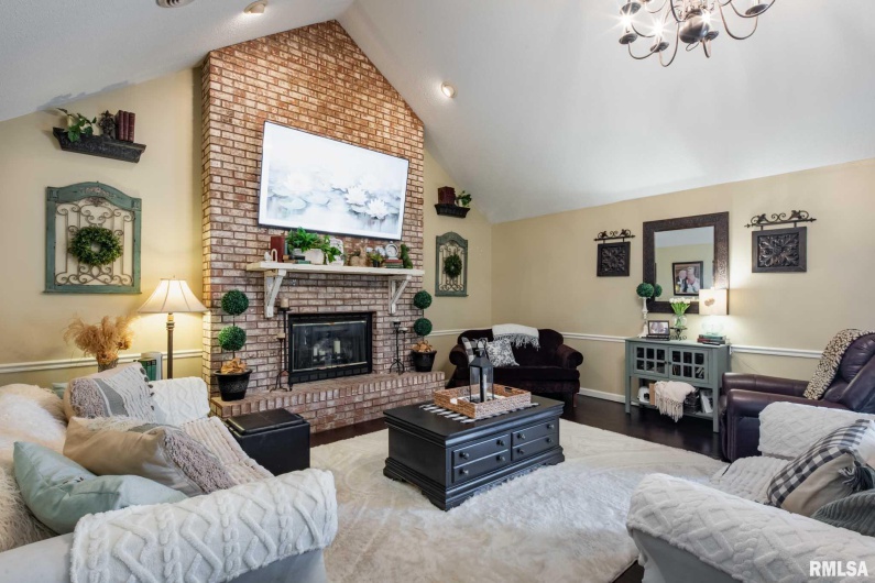 1600 LISA Lane, Marion, Illinois 62959, 4 Bedrooms Bedrooms, 0 ,3 BathroomsBathrooms,Residential,For Sale,LISA,0,RMAQC4267451
