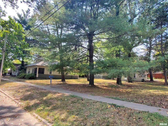506 ALMOND Street, Carbondale, Illinois 62901, 1 Bedroom Bedrooms, 0 ,1 BathroomBathrooms,Residential,For Sale,ALMOND,0,RMAEB458462