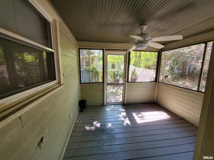 504 ALMOND Street, Carbondale, Illinois 62901, 3 Bedrooms Bedrooms, 0 ,1 BathroomBathrooms,Residential,For Sale,ALMOND,0,RMAEB458463
