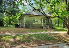 504 ALMOND Street, Carbondale, Illinois 62901, 3 Bedrooms Bedrooms, 0 ,1 BathroomBathrooms,Residential,For Sale,ALMOND,0,RMAEB458463