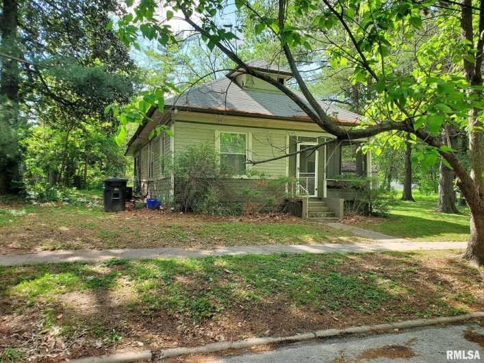 504 ALMOND Street, Carbondale, Illinois 62901, 3 Bedrooms Bedrooms, 0 ,1 BathroomBathrooms,Residential,For Sale,ALMOND,0,RMAEB458463