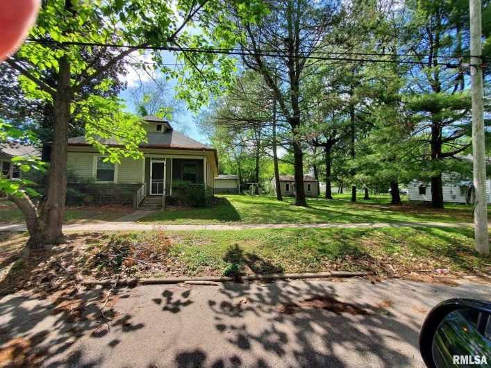 504 ALMOND Street, Carbondale, Illinois 62901, 3 Bedrooms Bedrooms, 0 ,1 BathroomBathrooms,Residential,For Sale,ALMOND,0,RMAEB458463