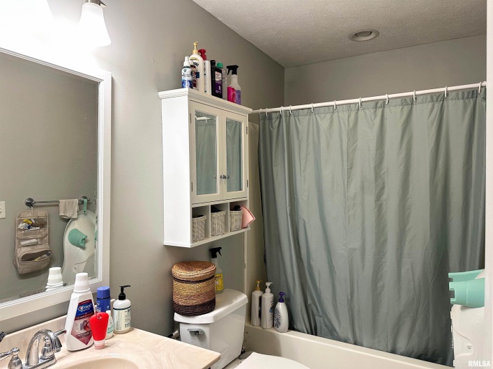 1208 Gerlock Court, Carterville, Illinois 62918, 3 Bedrooms Bedrooms, 0 ,2 BathroomsBathrooms,Residential,For Sale,Gerlock,0,RMAEB459767