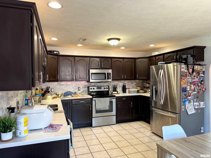 1208 Gerlock Court, Carterville, Illinois 62918, 3 Bedrooms Bedrooms, 0 ,2 BathroomsBathrooms,Residential,For Sale,Gerlock,0,RMAEB459767