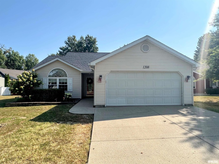 1208 Gerlock Court, Carterville, Illinois 62918, 3 Bedrooms Bedrooms, 0 ,2 BathroomsBathrooms,Residential,For Sale,Gerlock,0,RMAEB459767
