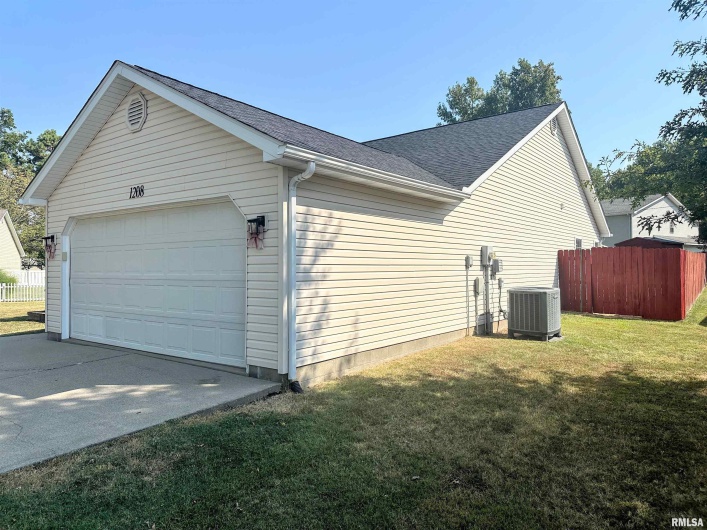1208 Gerlock Court, Carterville, Illinois 62918, 3 Bedrooms Bedrooms, 0 ,2 BathroomsBathrooms,Residential,For Sale,Gerlock,0,RMAEB459767