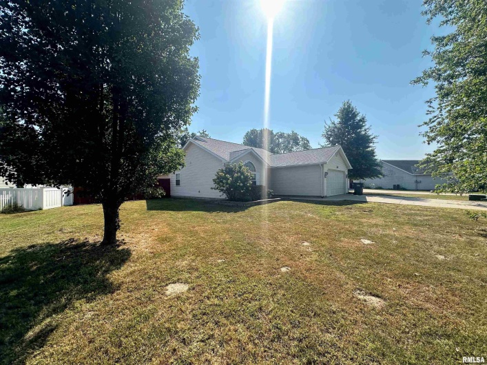 1208 Gerlock Court, Carterville, Illinois 62918, 3 Bedrooms Bedrooms, 0 ,2 BathroomsBathrooms,Residential,For Sale,Gerlock,0,RMAEB459767