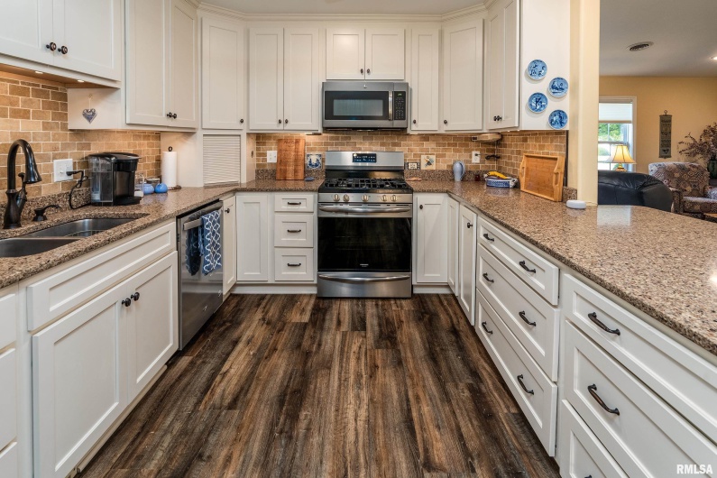 501 LEXINGTON Court, Carbondale, Illinois 62901, 2 Bedrooms Bedrooms, 0 ,2 BathroomsBathrooms,Residential,For Sale,LEXINGTON,0,RMAEB459770