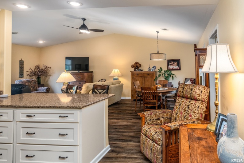 501 LEXINGTON Court, Carbondale, Illinois 62901, 2 Bedrooms Bedrooms, 0 ,2 BathroomsBathrooms,Residential,For Sale,LEXINGTON,0,RMAEB459770