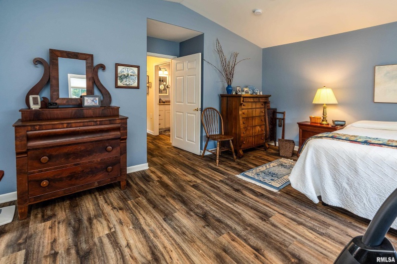 501 LEXINGTON Court, Carbondale, Illinois 62901, 2 Bedrooms Bedrooms, 0 ,2 BathroomsBathrooms,Residential,For Sale,LEXINGTON,0,RMAEB459770