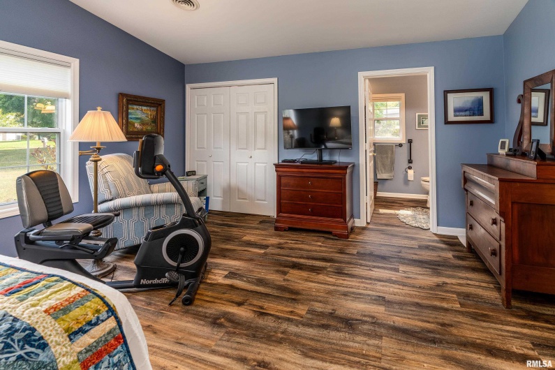 501 LEXINGTON Court, Carbondale, Illinois 62901, 2 Bedrooms Bedrooms, 0 ,2 BathroomsBathrooms,Residential,For Sale,LEXINGTON,0,RMAEB459770