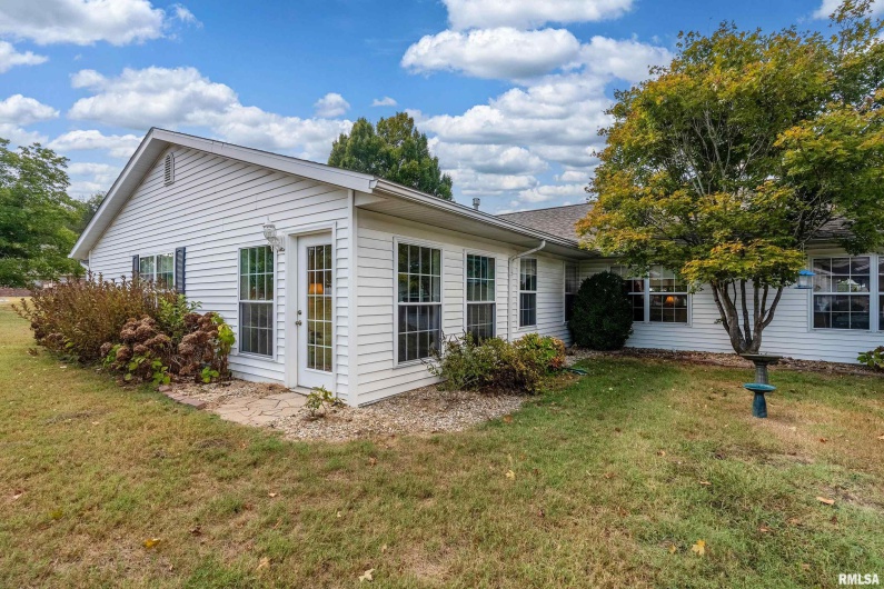 501 LEXINGTON Court, Carbondale, Illinois 62901, 2 Bedrooms Bedrooms, 0 ,2 BathroomsBathrooms,Residential,For Sale,LEXINGTON,0,RMAEB459770