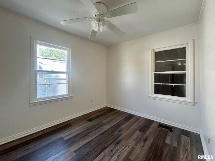 507 DAVIS Street, Carbondale, Illinois 62901, 2 Bedrooms Bedrooms, 0 ,1 BathroomBathrooms,Residential,For Sale,DAVIS,0,RMAEB459771