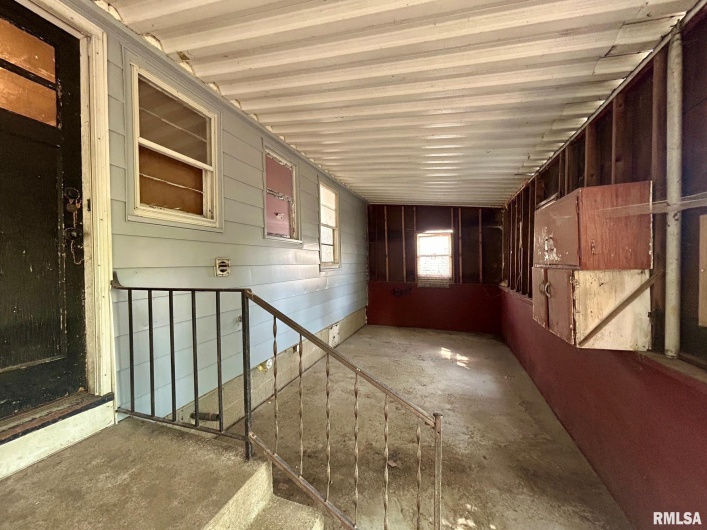 507 DAVIS Street, Carbondale, Illinois 62901, 2 Bedrooms Bedrooms, 0 ,1 BathroomBathrooms,Residential,For Sale,DAVIS,0,RMAEB459771