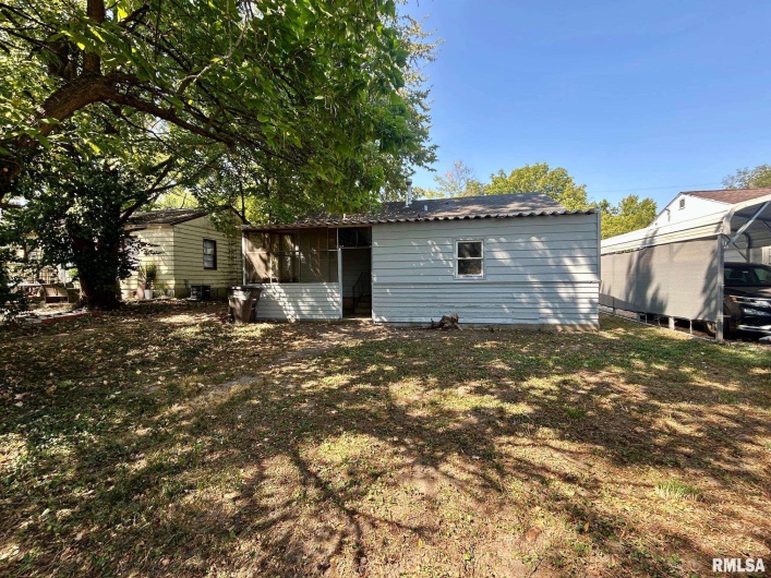 507 DAVIS Street, Carbondale, Illinois 62901, 2 Bedrooms Bedrooms, 0 ,1 BathroomBathrooms,Residential,For Sale,DAVIS,0,RMAEB459771